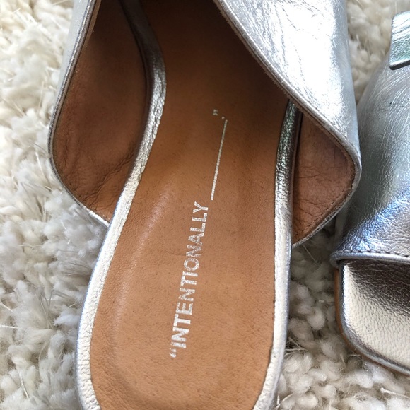Intentionally blank silver bow slip on shoes 7 - Picture 5 of 6